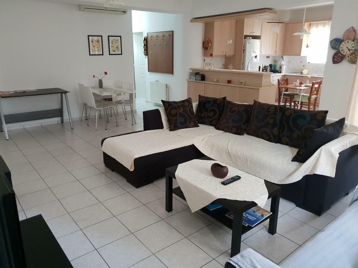 Spacious With Large Balcony * Héraklion