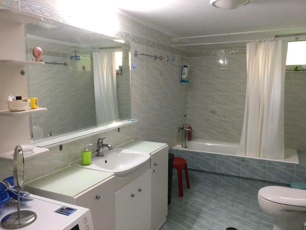 Spacious With Large Balcony Iraklio